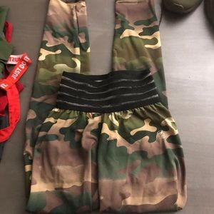 Abs2befit mid rise camo workout leggings!